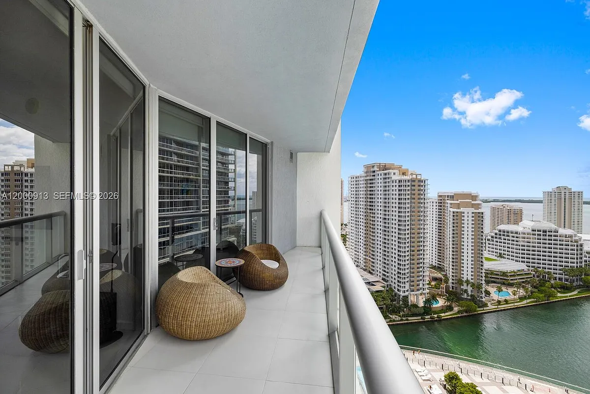 Building Photo - 475 Brickell Ave #2611