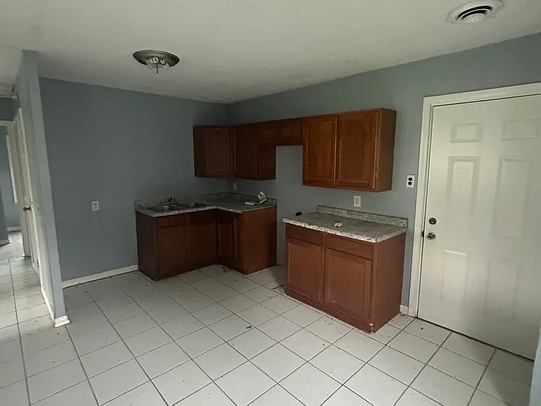 8 Helen Ct — Photo 6
