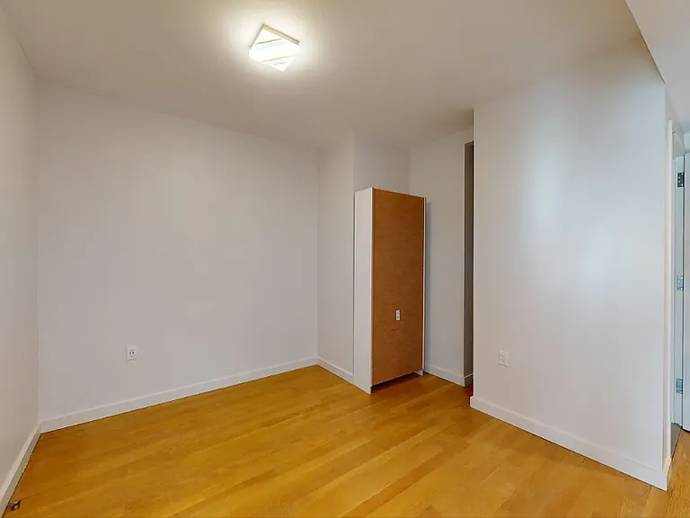 515 E 86th St #706 — Photo 12