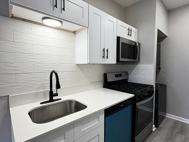 Meridian Living II — Photo 18