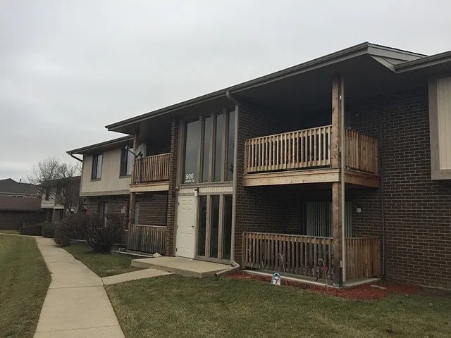 900 Garden Cir photo 1