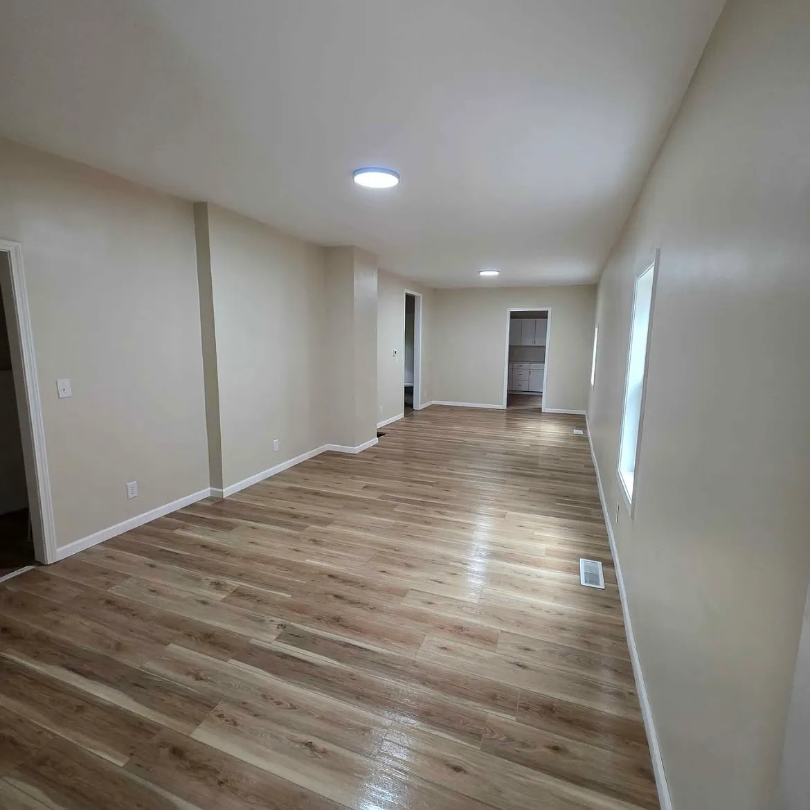 Building Photo - 656 W 4th St #1