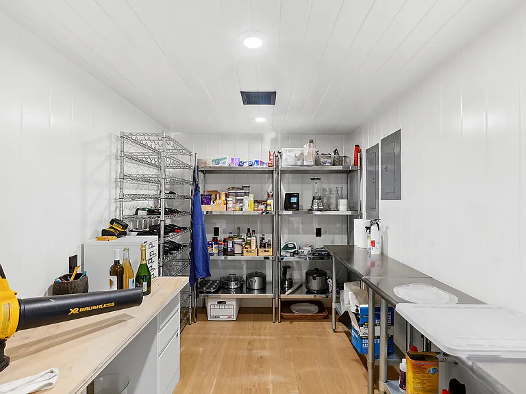 73 N Greenwich St — Photo 12