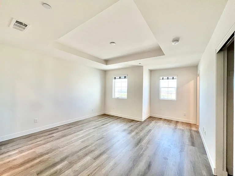 12932 Pacific Pl #11 — Photo 9