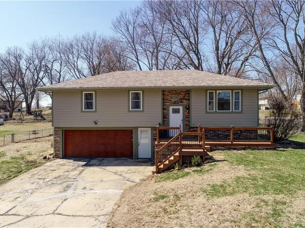 326 Gregory Dr, Gower, MO 64454