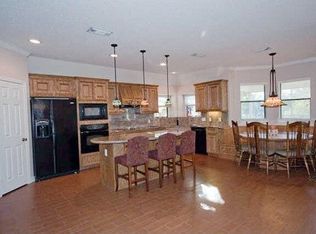 203 Oakridge Dr, Hitchcock, TX 77563