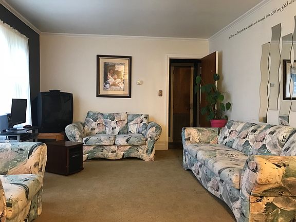 2nd image of 1317 Meadowbrook Cir