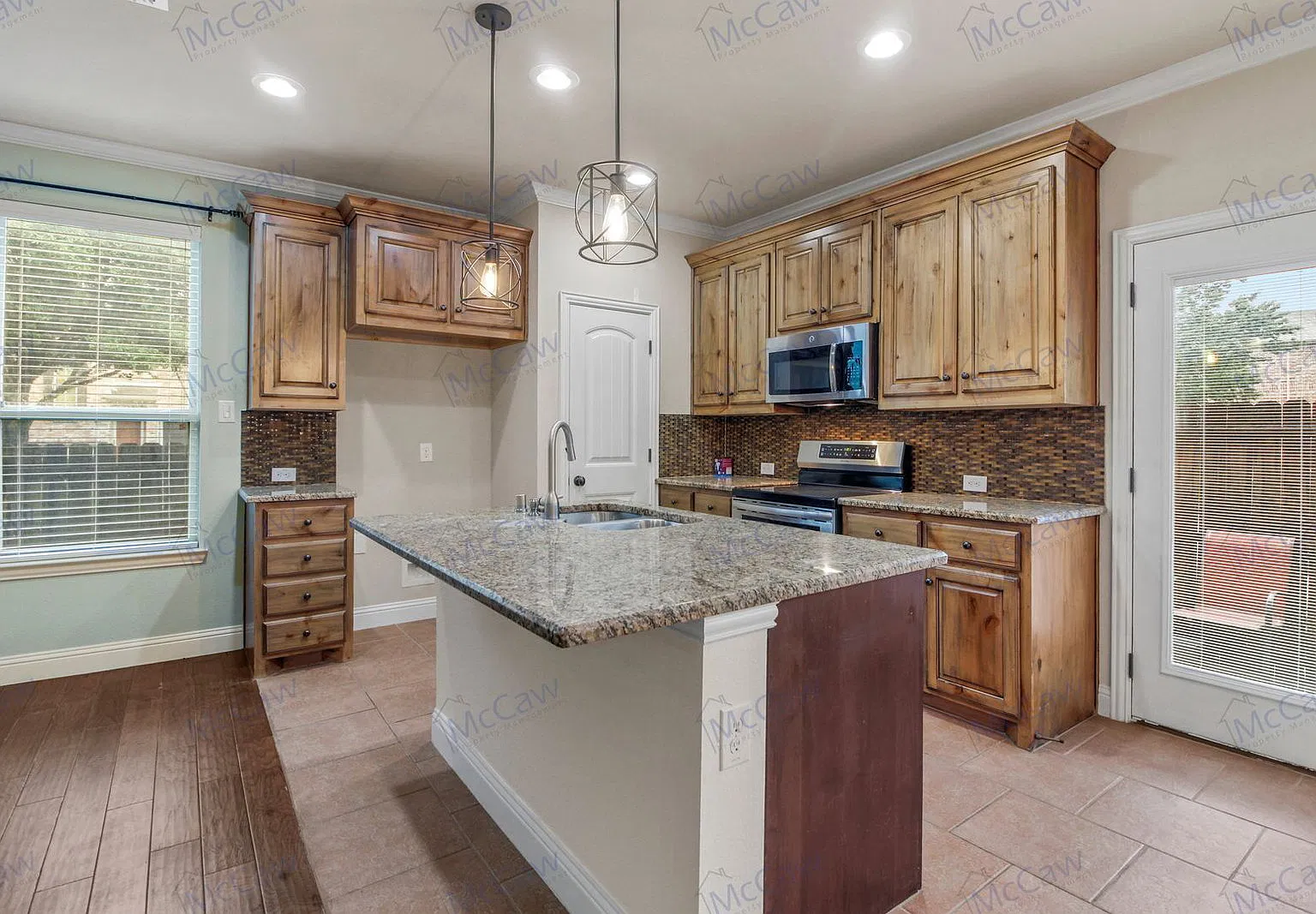 2 bed, 2.5 bath, 1858 sqft, $2,300 — Photo 4