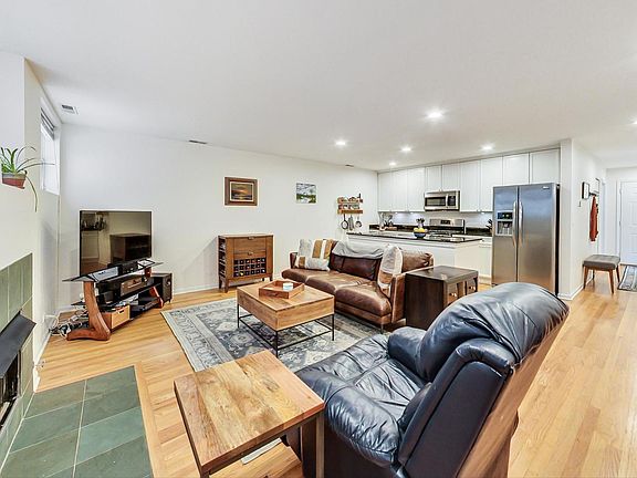4th image of 823 W Lill Ave APT 1S