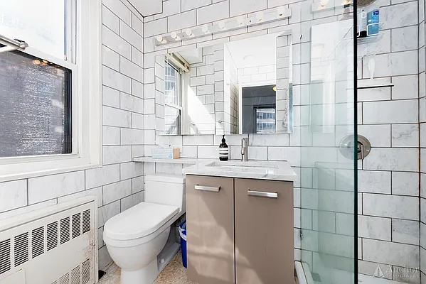 Rented by Anchor Associates | media 17