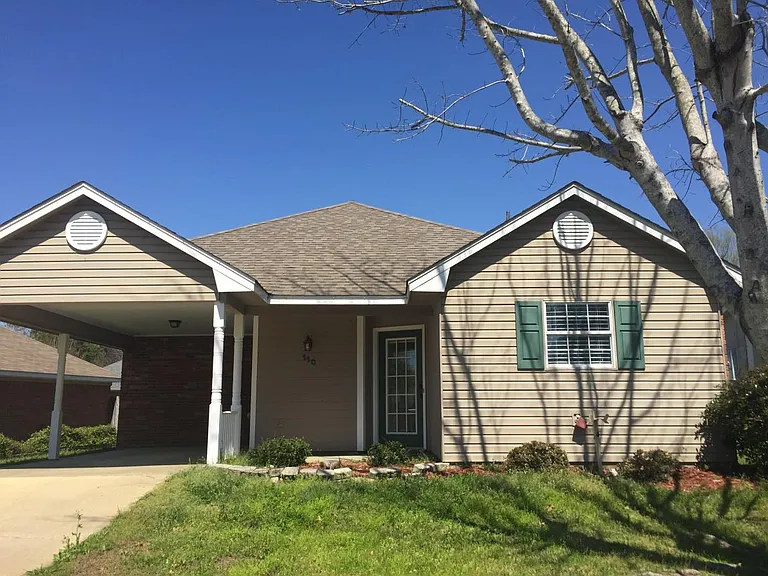 110 Eagle Dr — Photo 1