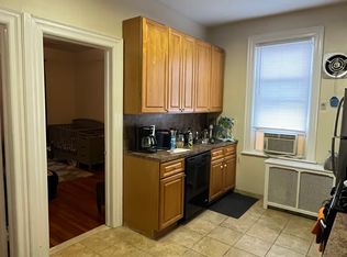 25-36 42nd St #B, Astoria, NY 11103