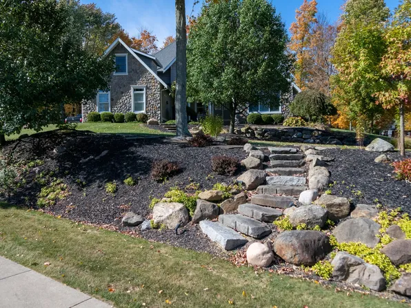 1957 Swan Lake Cres W, Kent, OH 44240