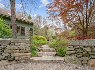 108 Pierce Ave, Lakeville, MA 02347