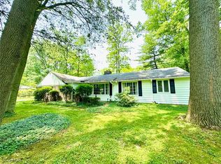 6205 S Woodlane Dr, Mayfield Village, OH 44143