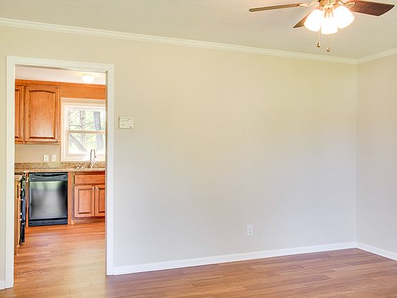 4th image of 1109 Wembley Dr