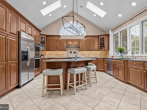4th image of 571 Heritage Oak Dr