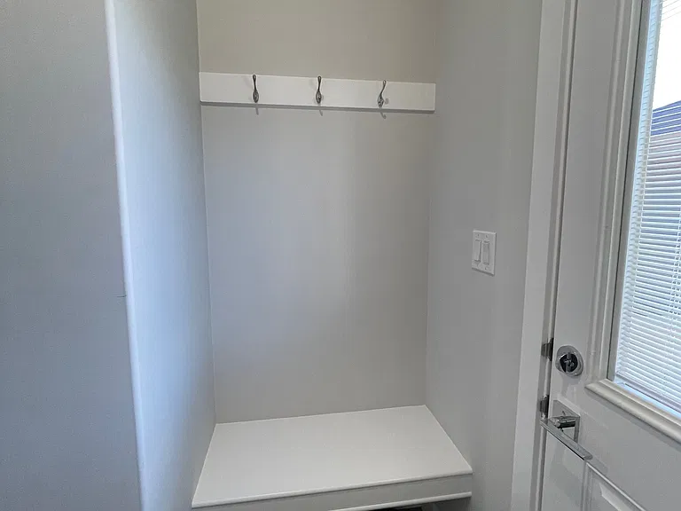 120 Bluff Cv — Photo 16