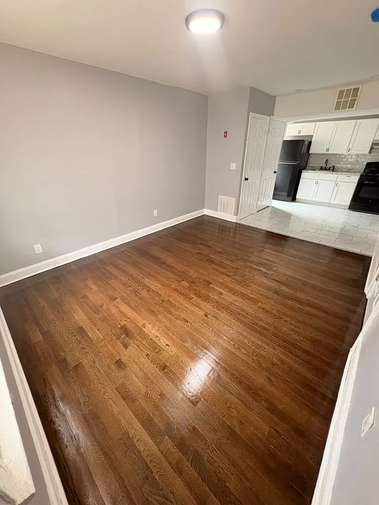 3 bed, 1024 sqft, $2,100 — Photo 1