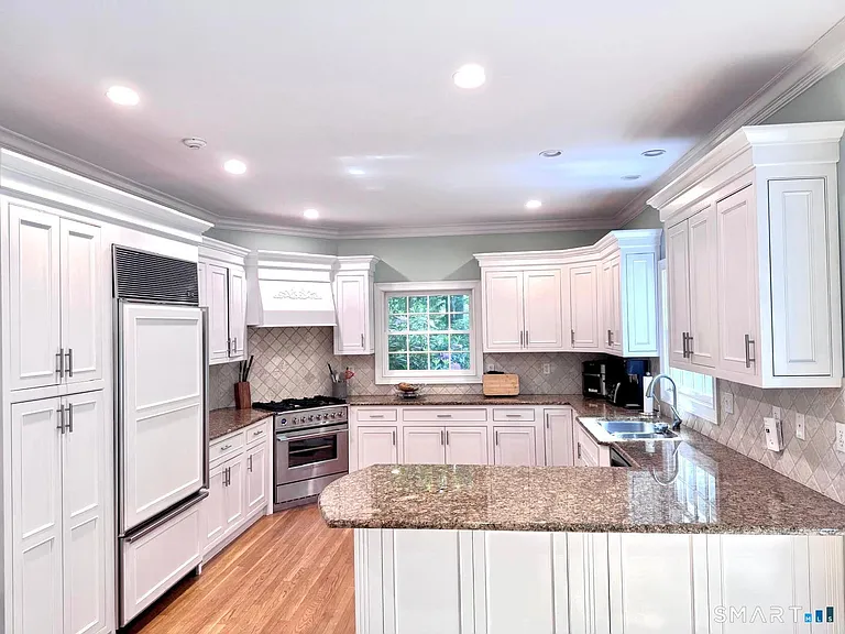 82 Westover Ave — Photo 7