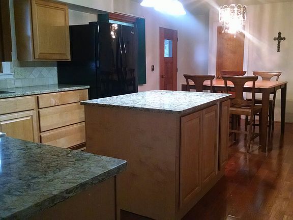 Kitchen dining 