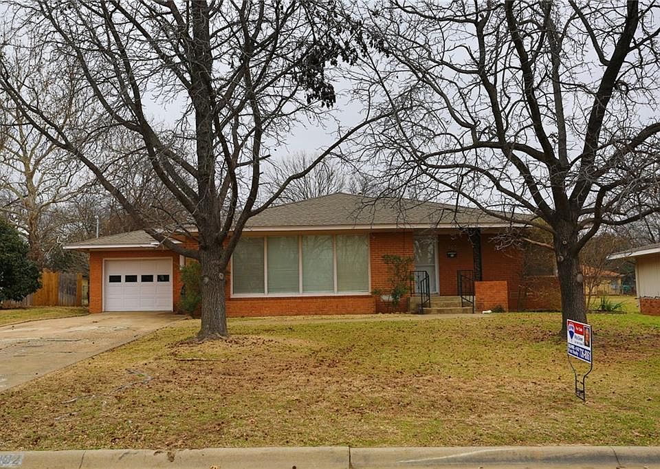 1st image of 1402 Hillcrest Blvd