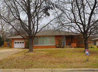 1402 Hillcrest Blvd, Gainesville, TX 76240