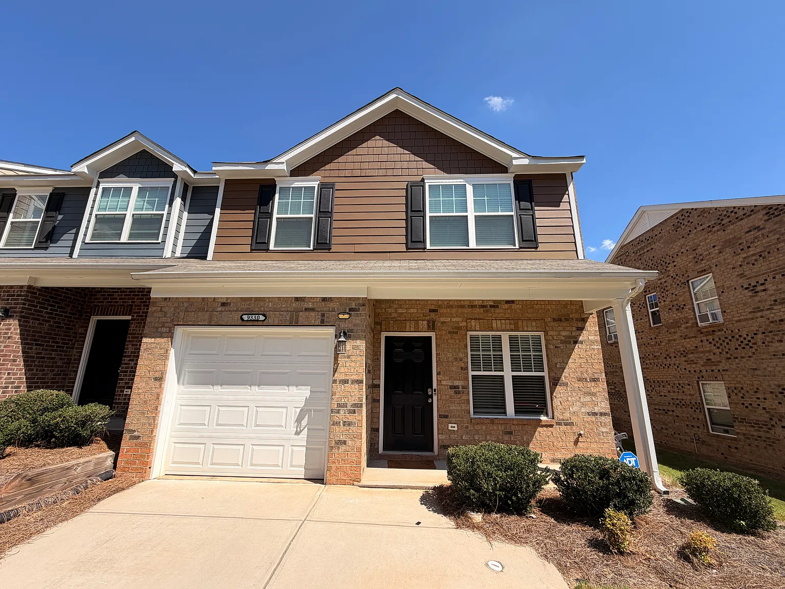 3 bed, 2.5 bath, 1600 sqft, $1,950 — Photo 2