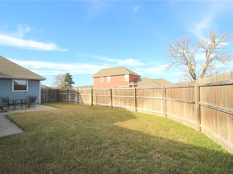 2010 Turning Leaf Dr — Photo 18