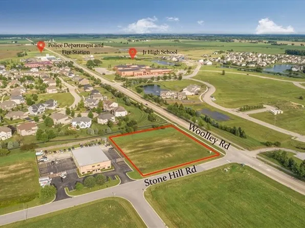 80 Stonehill Rd, Oswego, IL 60543