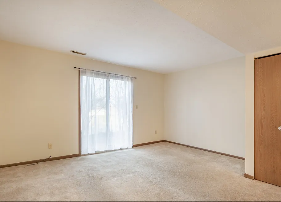 Brookpoint Apts-985 - B — Photo 2