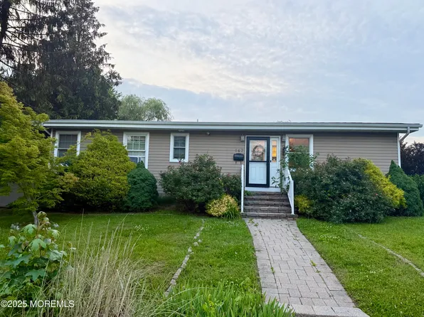 167 Brookside Drive, Belford, NJ 07718