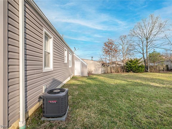 5th image of 60 Renee Dr