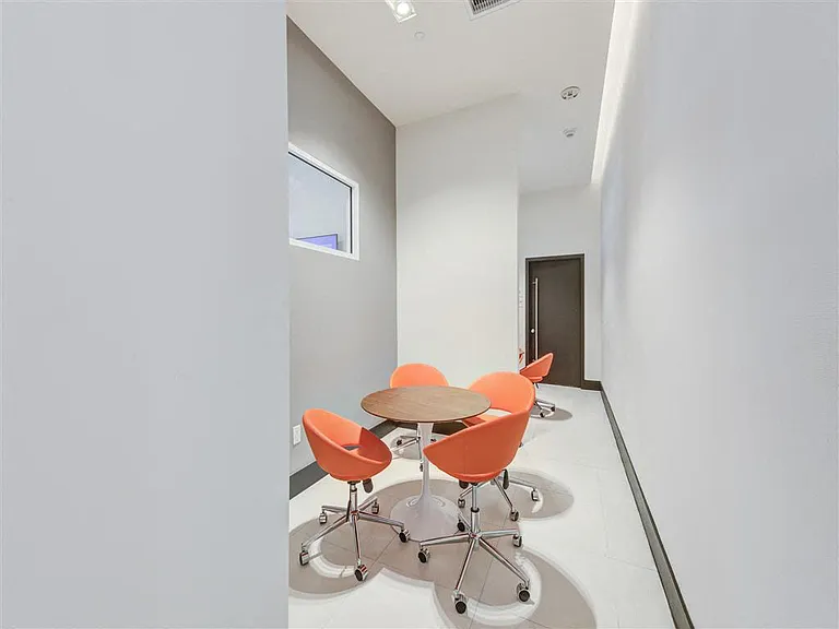 Altis Little Havana Apartments — Photo 16