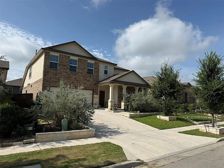 1008 Bluewood Bnd — Photo 1