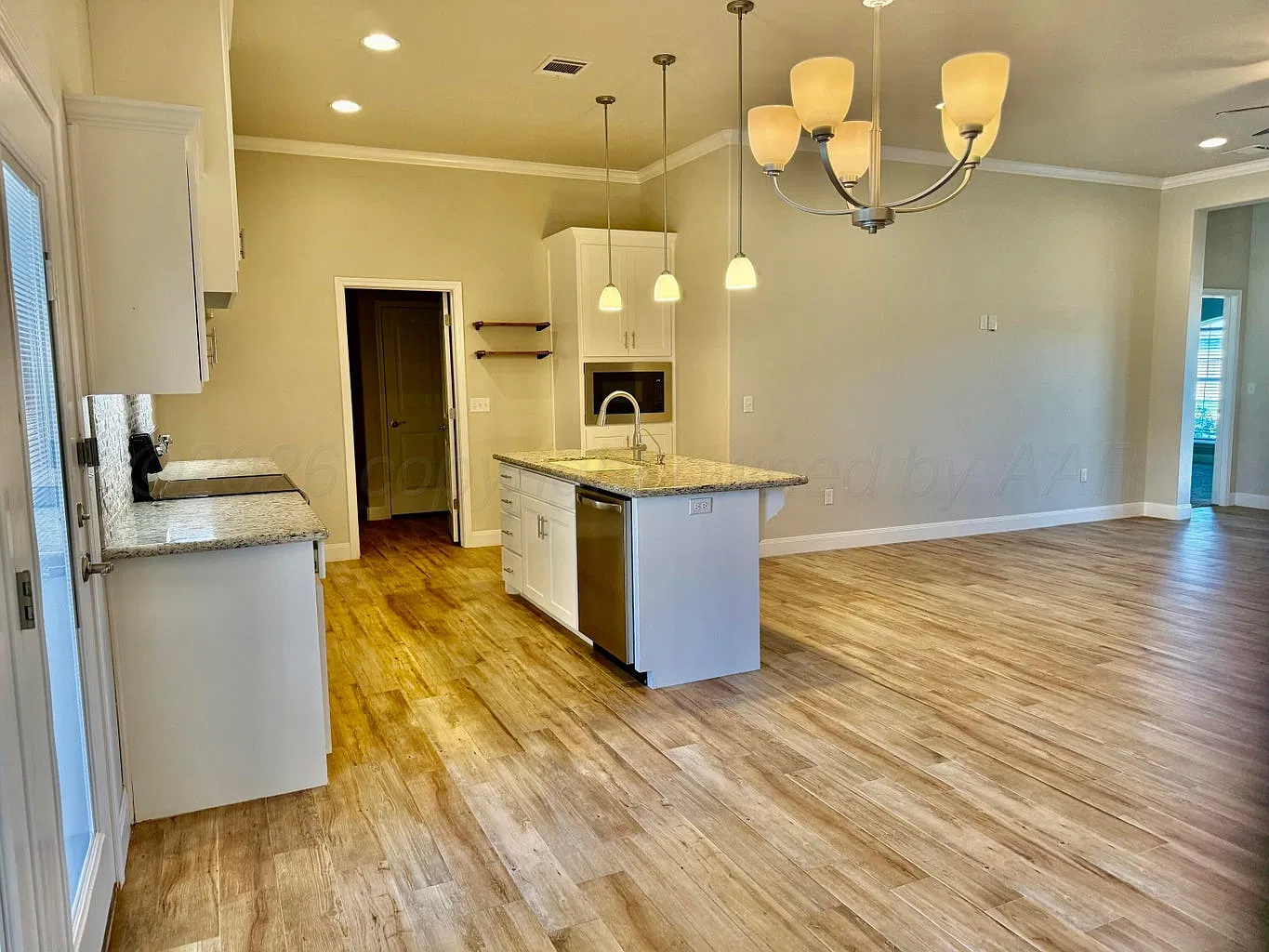 4 bed, 1911 sqft, $2,600 — Photo 3