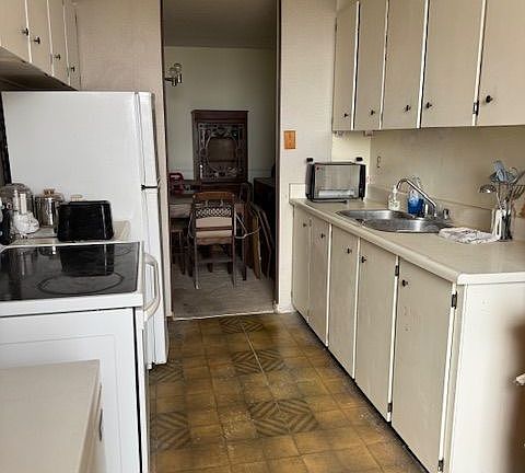 2nd image of 21 Knightsbridge Rd #805