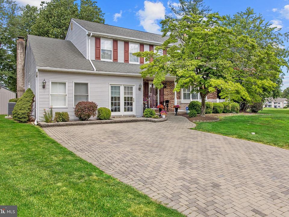 1st image of 487 Cambridge Ln