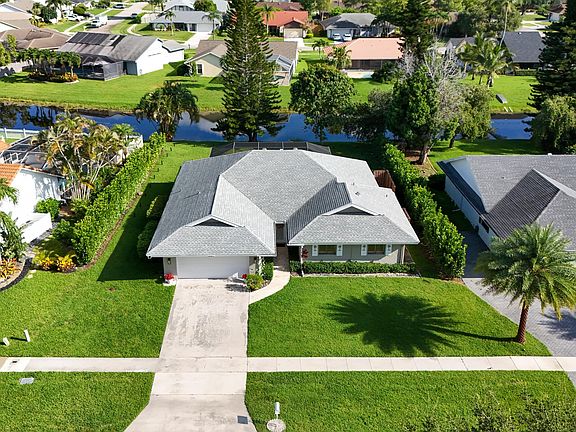 4th image of 13471 Barberry Dr