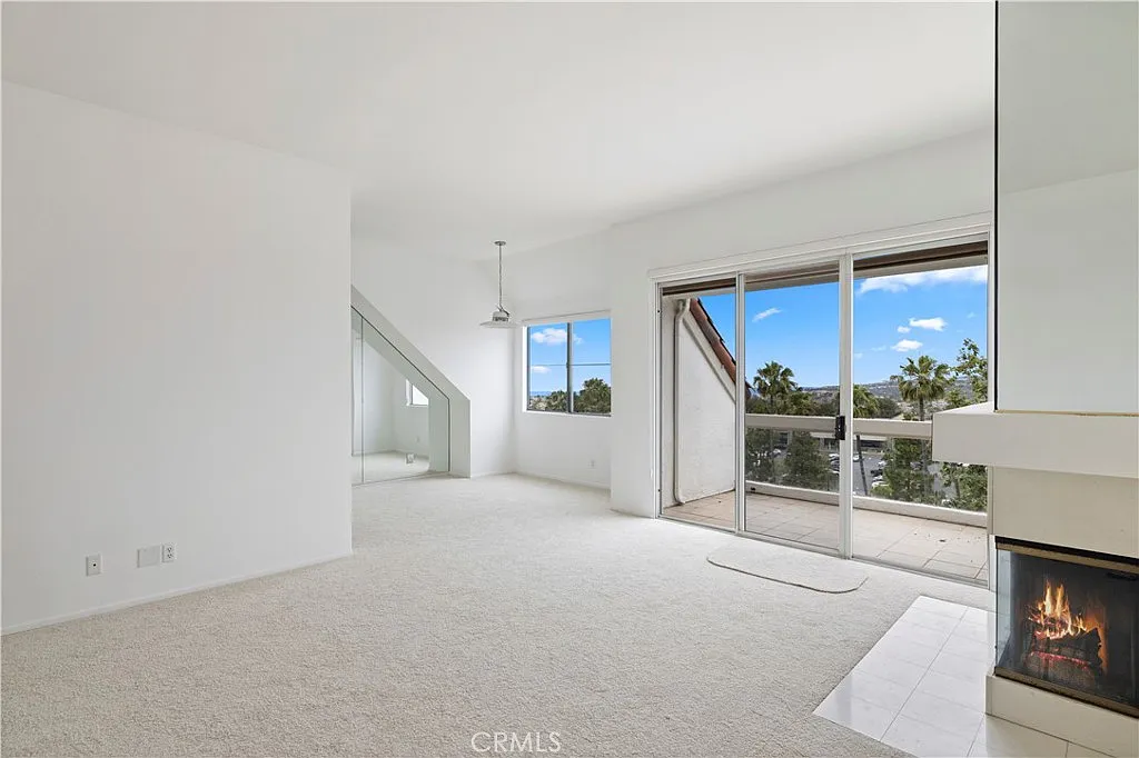 2 bed, 1120 sqft, $3,900 — Photo 1
