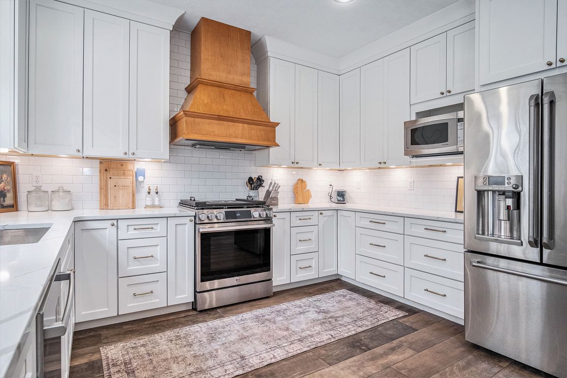 next background image