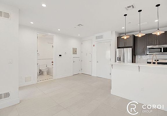 5th image of 1068 Lafayette Ave #4