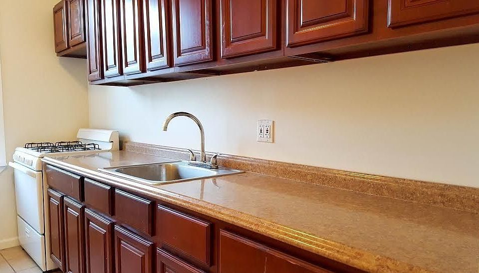2nd image of 107 Linden St APT 5D