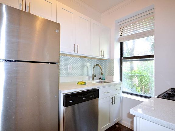4th image of 219 13th St #26