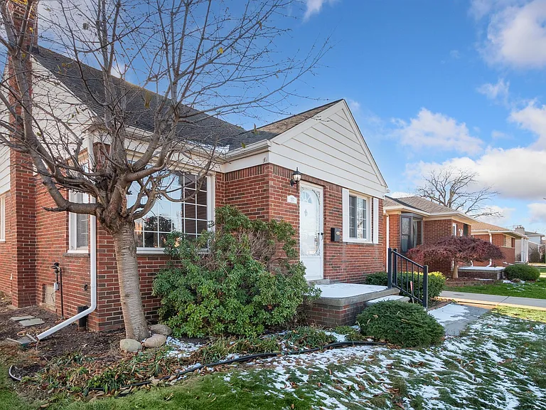 357 Emmons Blvd — Photo 16