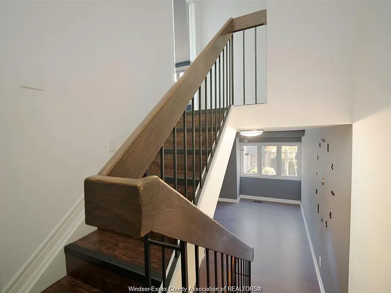 3925 Riverside Dr E — Photo 13