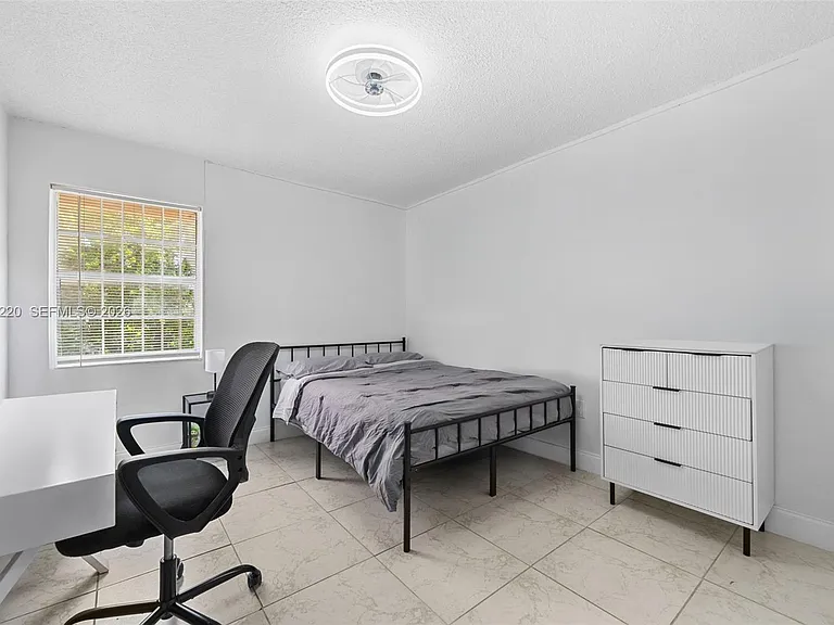 515 SW 3rd St #6 — Photo 6