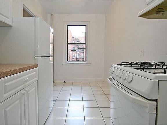 3rd image of 3752 80th St APT 4E