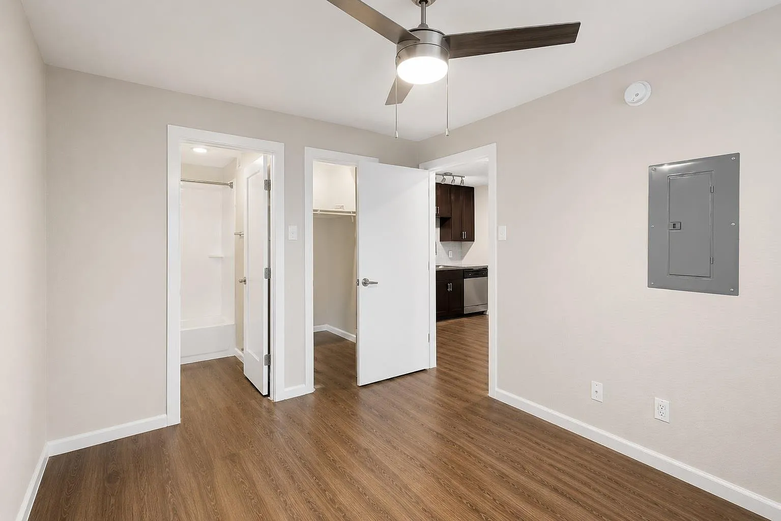 1 bed, 1.0 bath, 351 sqft, $799 — Photo 4