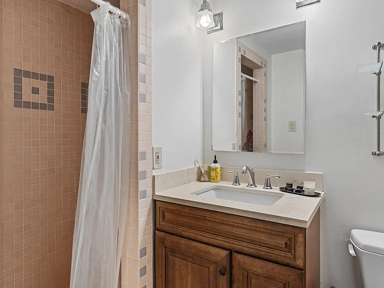 1717 P St NW #E — Photo 9